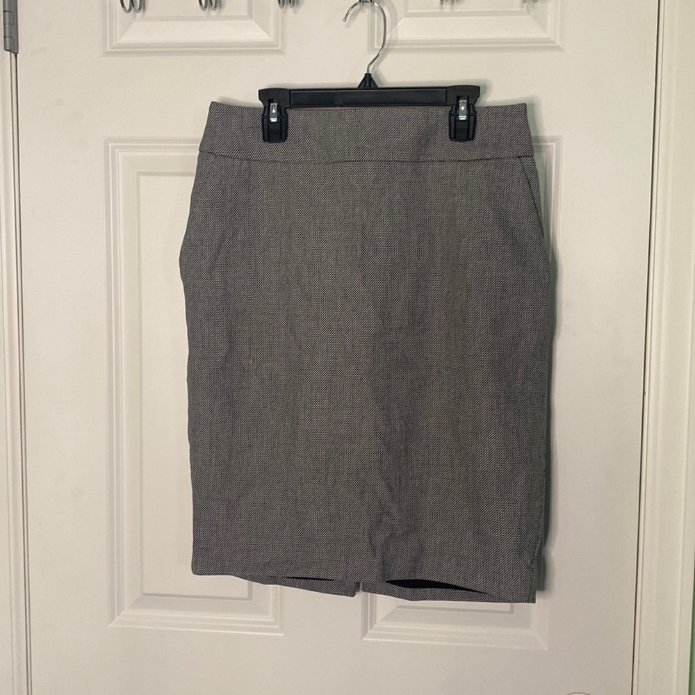 Houndstooth business skirt, Express, Size 8